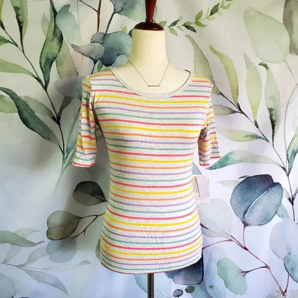 LuLaRoe Tops - LULAROE | Gigi Tee in Gray Rainbow Stripe sz XS